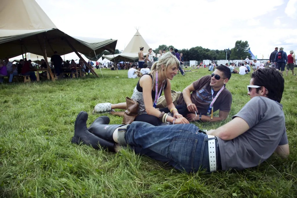 Festivalgoers and atmosphere at Global Gathering 2009